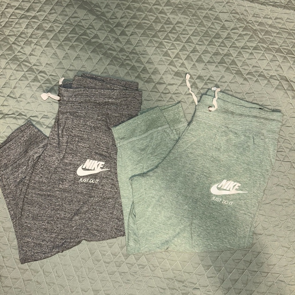 Woman’s cropped Nike Jogger Pants - Gray and Green